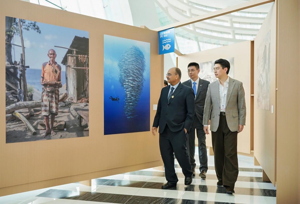 Guests and conversations at the photography exhibition
